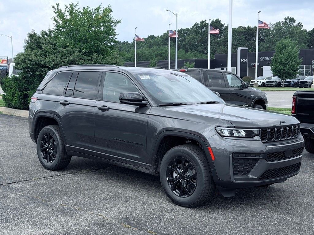 New 2026 Jeep Grand Cherokee Laredo SUV