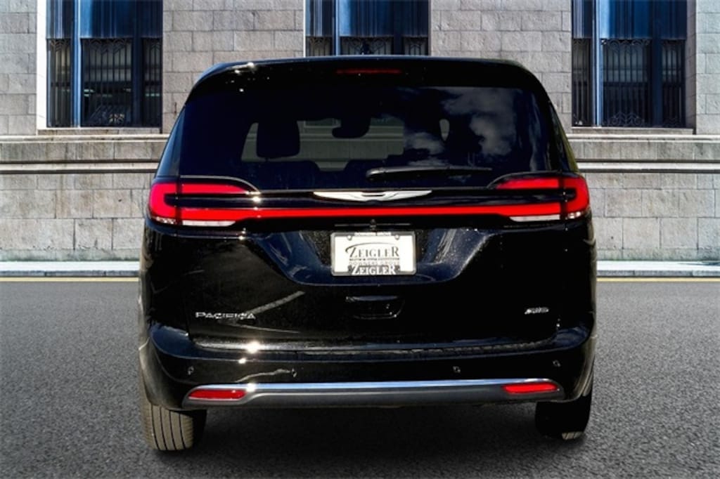 New 2026 Chrysler Pacifica Select Van Passenger Van