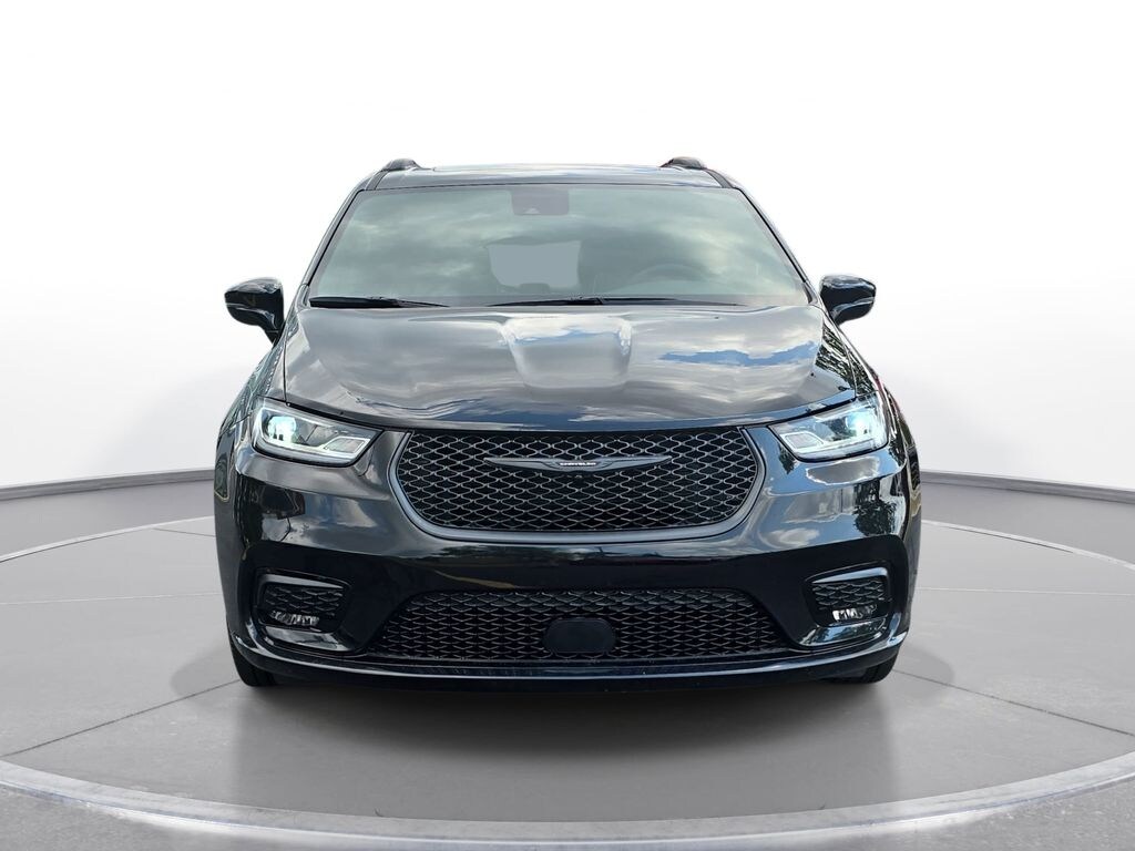 Used 2025 Chrysler Pacifica Limited Minivan/Van