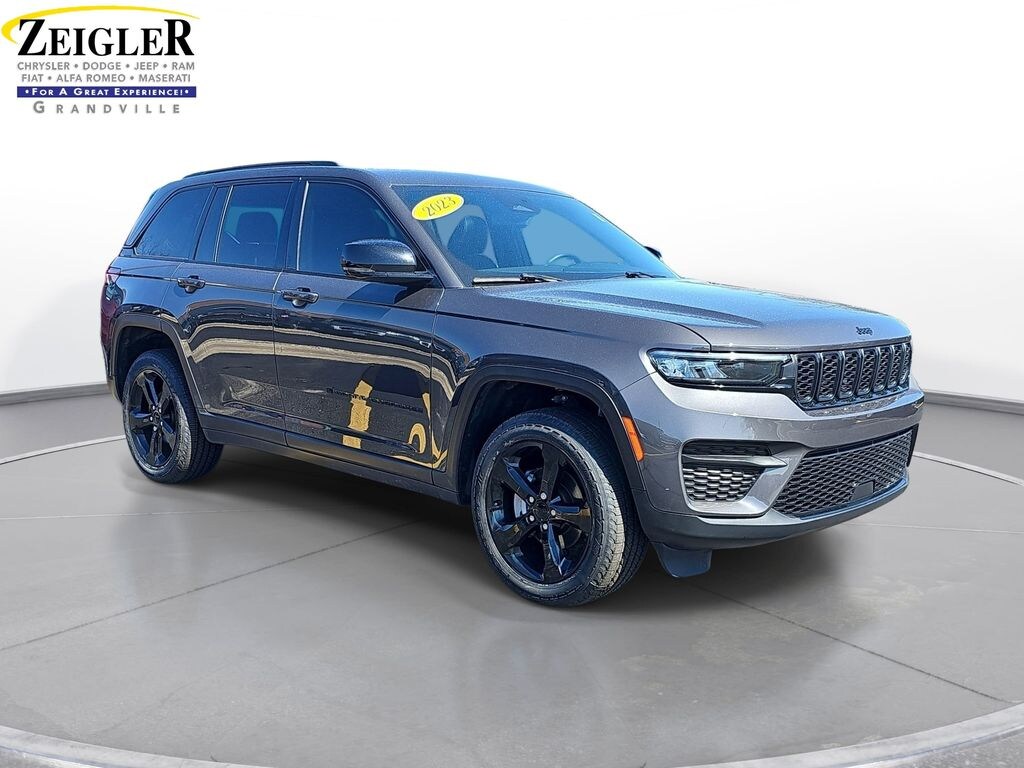 Used 2023 Jeep Grand Cherokee Altitude SUV