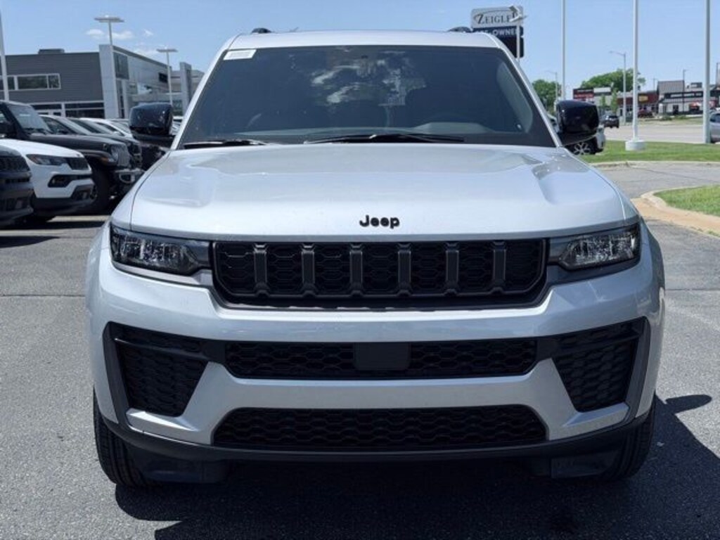New 2026 Jeep Grand Cherokee Laredo SUV