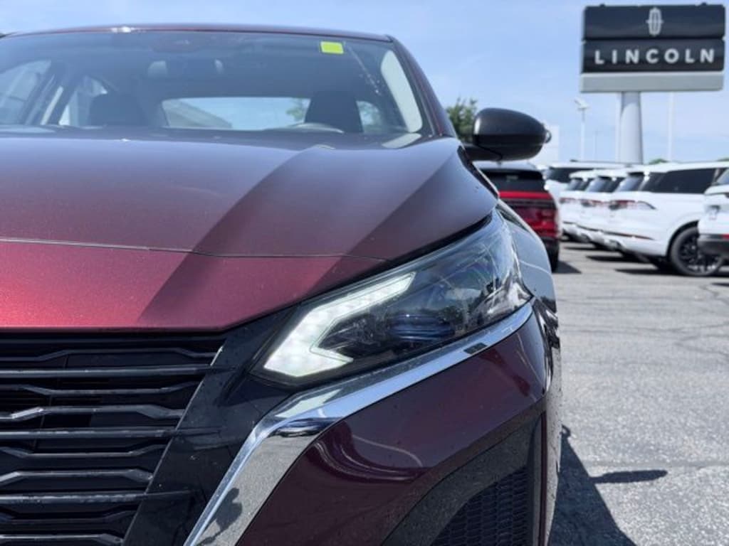Used 2024 Nissan Altima 2.5 SV Sedan