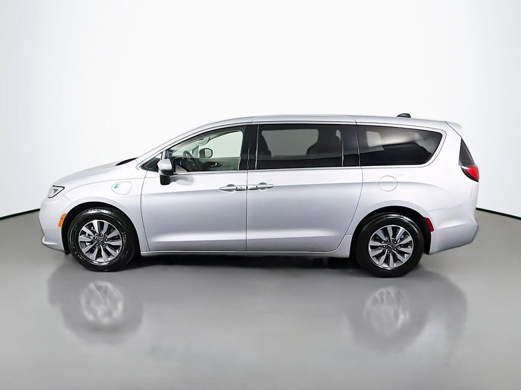 Used 2023 Chrysler Pacifica Hybrid Touring L Minivan/Van