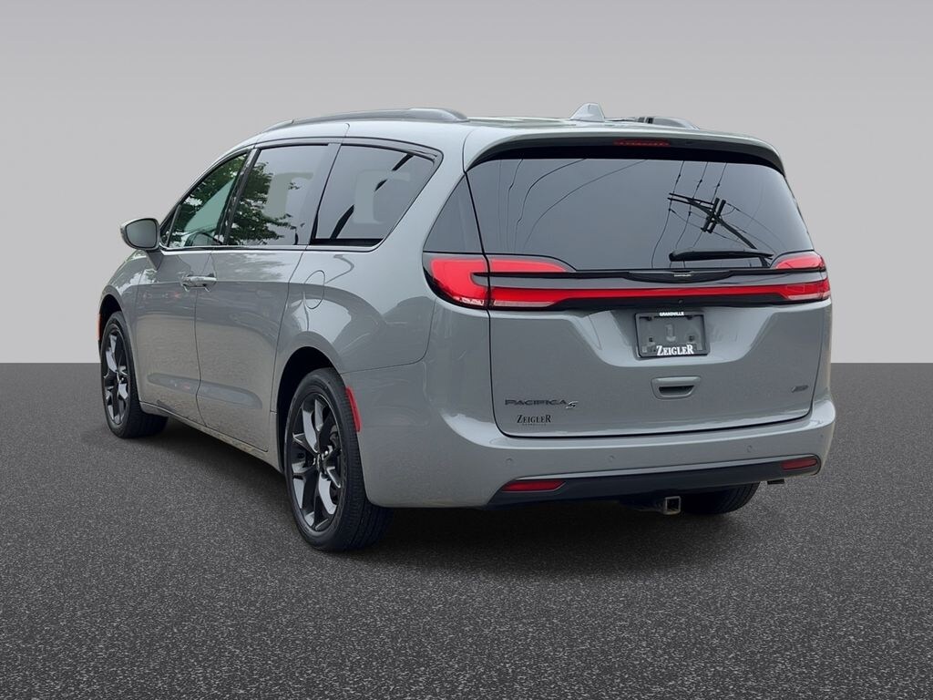 Used 2021 Chrysler Pacifica Touring L Minivan/Van