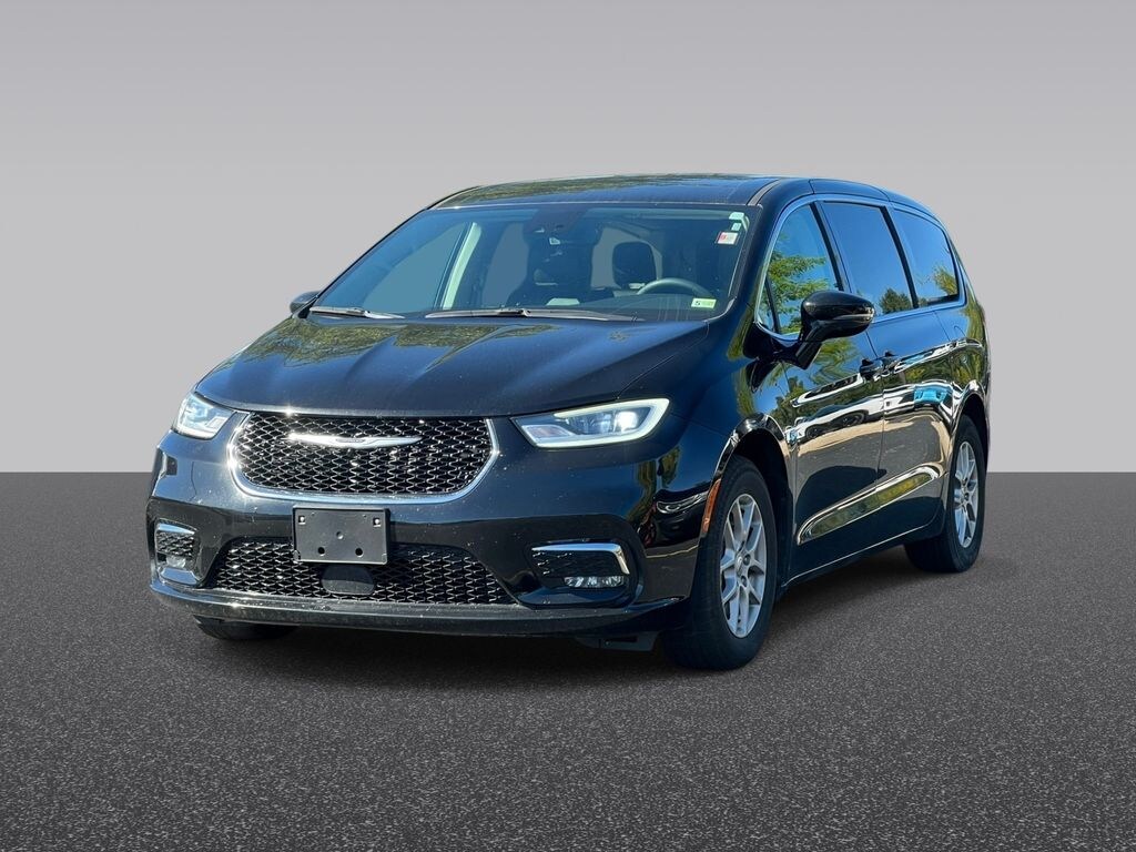 Used 2024 Chrysler Pacifica Touring L Minivan/Van