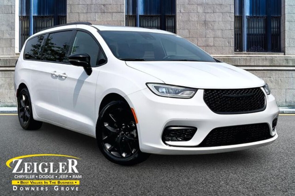 Used 2025 Chrysler Pacifica Limited Minivan/Van