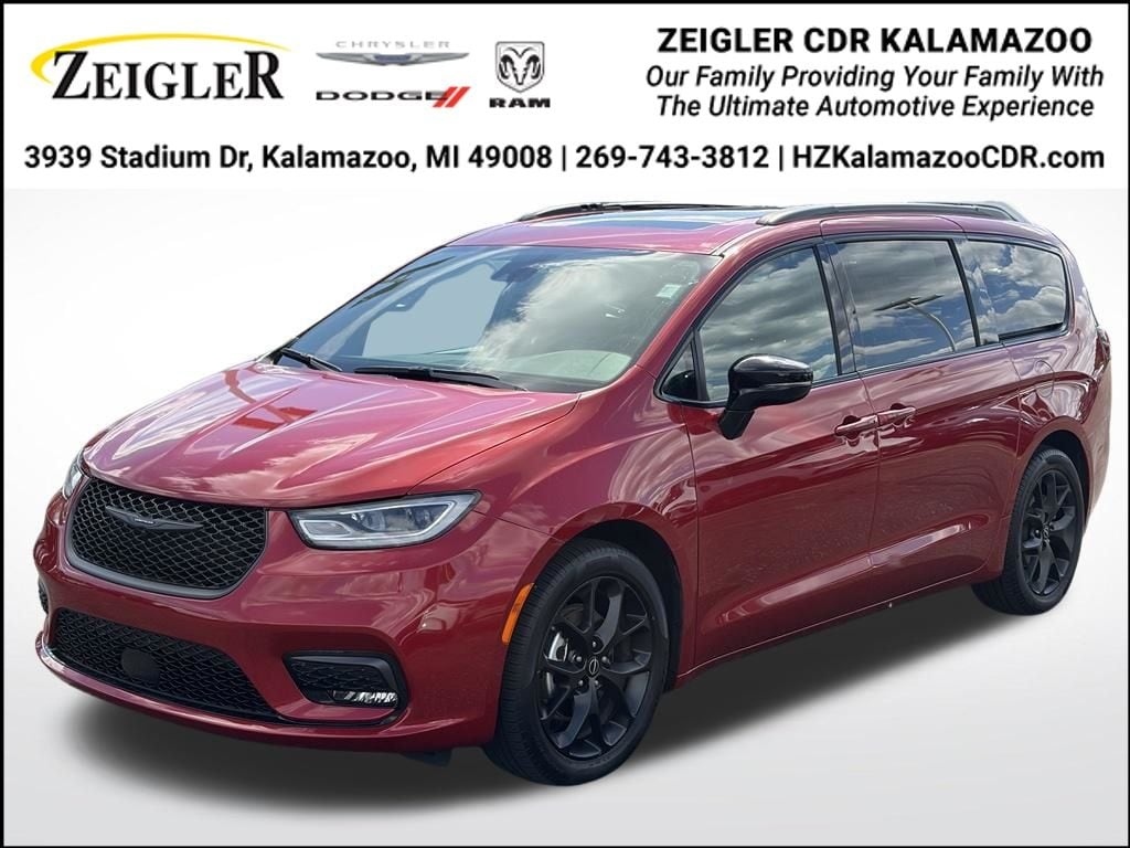 Certified 2025 Chrysler Pacifica Limited Minivan/Van