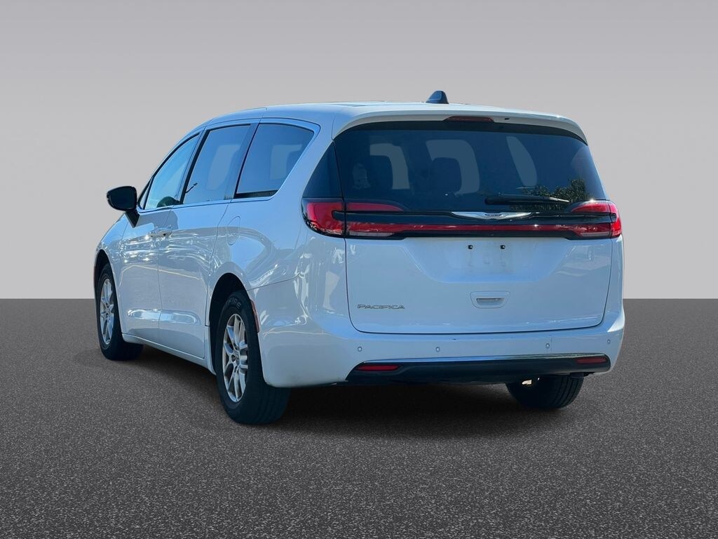 Used 2024 Chrysler Pacifica Touring L Minivan/Van