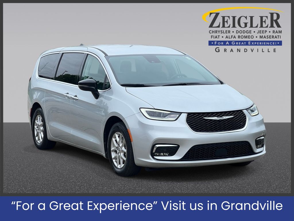 Used 2024 Chrysler Pacifica Touring L Minivan/Van