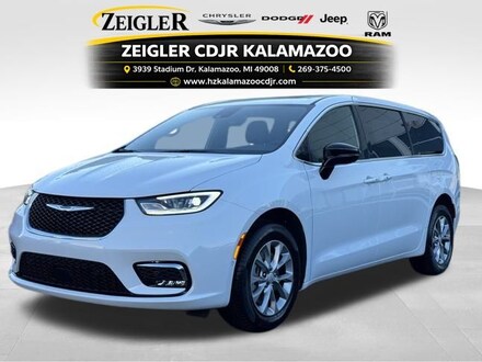 2026 Chrysler Pacifica Select Van Passenger Van