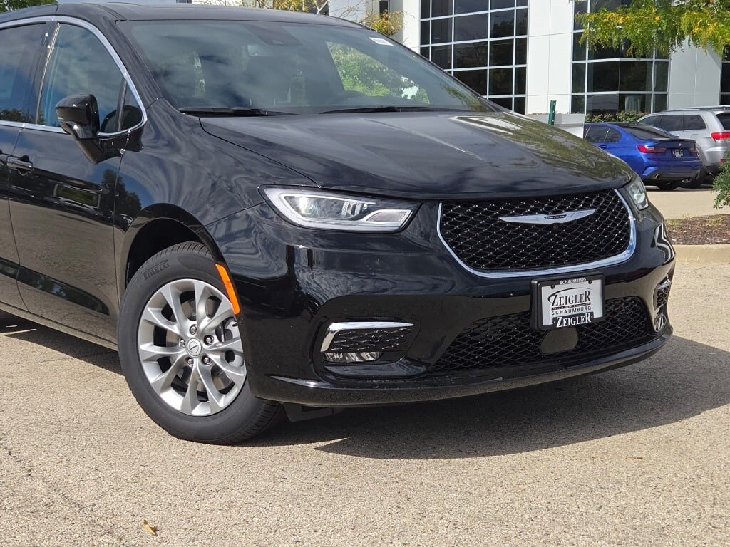 New 2026 Chrysler Pacifica Select Van Passenger Van