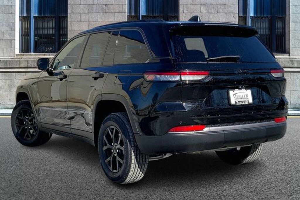 New 2026 Jeep Grand Cherokee Laredo SUV