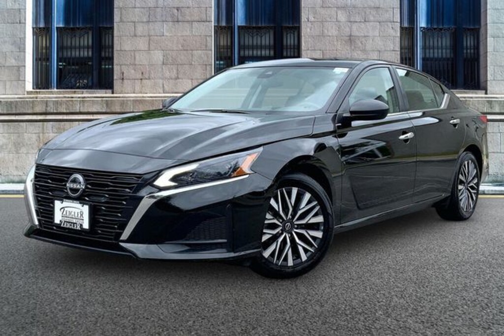 Used 2024 Nissan Altima 2.5 SV Sedan