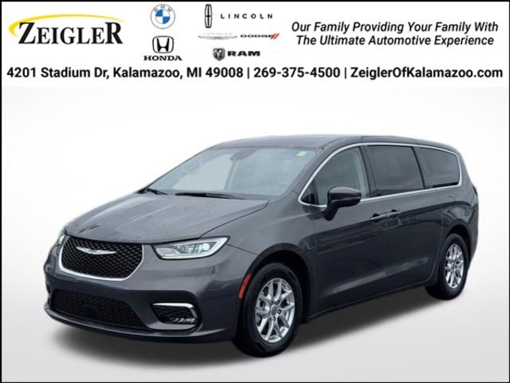 Used 2023 Chrysler Pacifica Touring L Minivan/Van