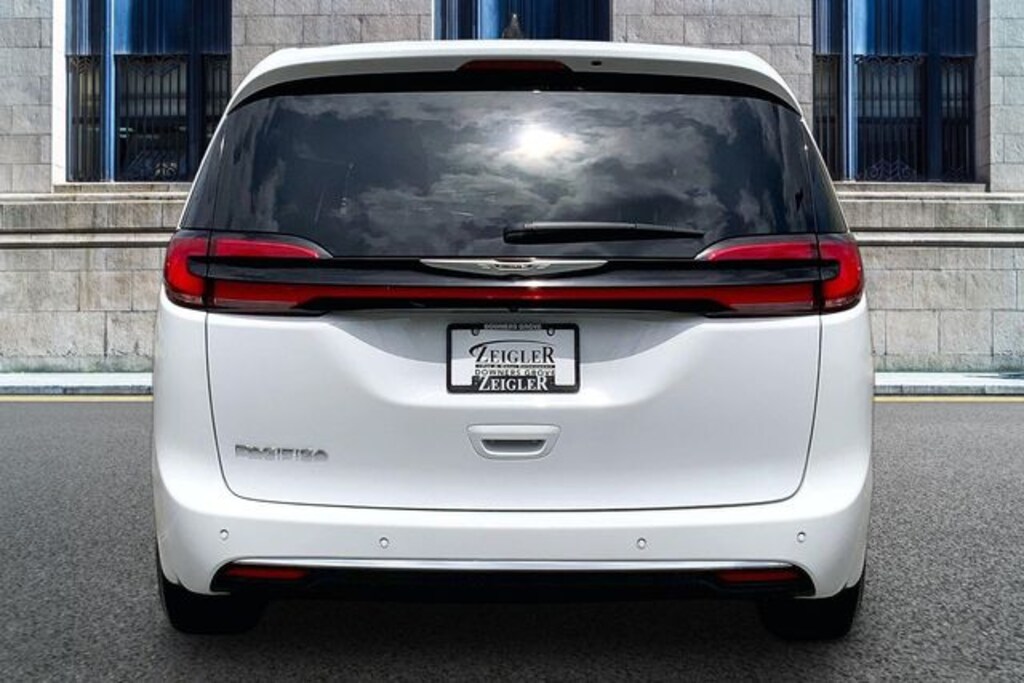 Used 2025 Chrysler Pacifica Select Minivan/Van