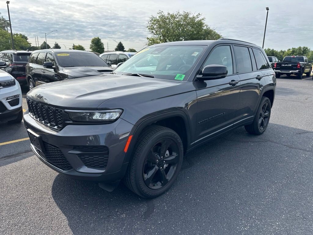 Used 2023 Jeep Grand Cherokee Altitude X SUV