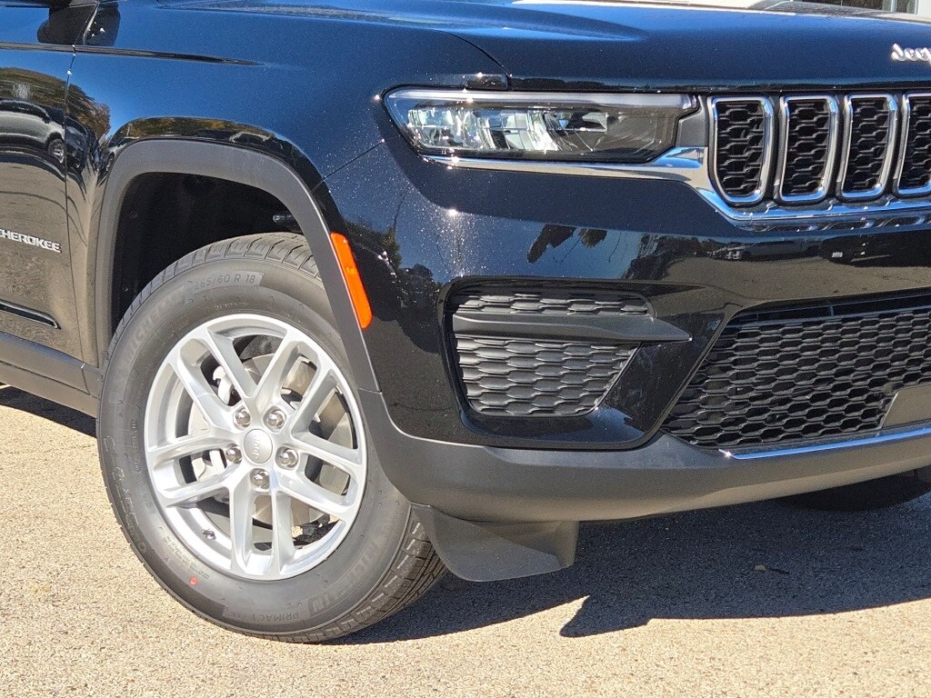 New 2025 Jeep Grand Cherokee Laredo SUV