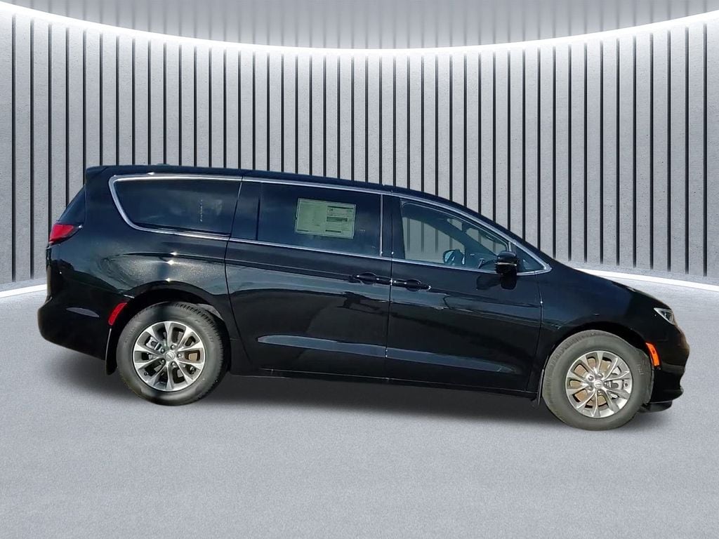 New 2026 Chrysler Pacifica Select Van Passenger Van