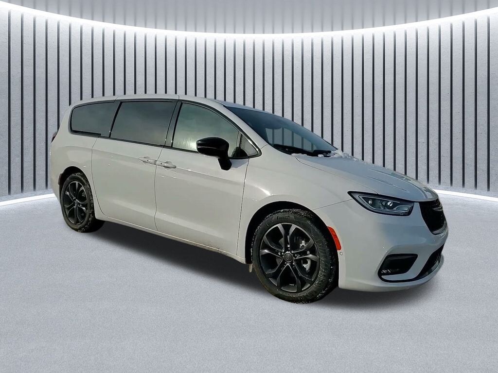 New 2026 Chrysler Pacifica Select Van Passenger Van