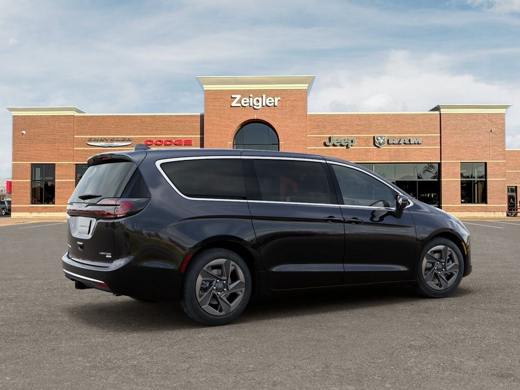 New 2027 Chrysler Pacifica Limited Van Passenger Van