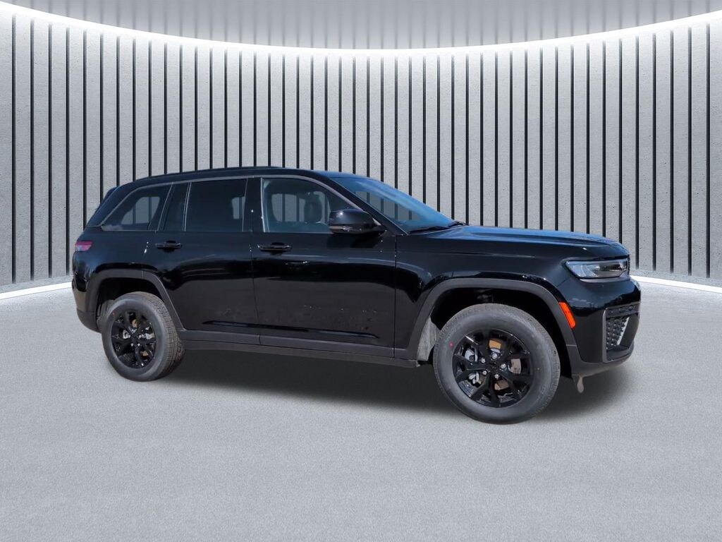 New 2026 Jeep Grand Cherokee Laredo SUV