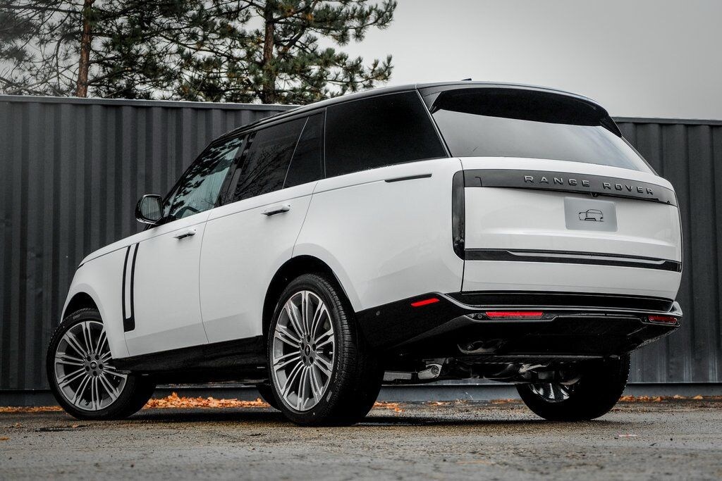 New 2025 Land Rover Range Rover P530 SE SUV