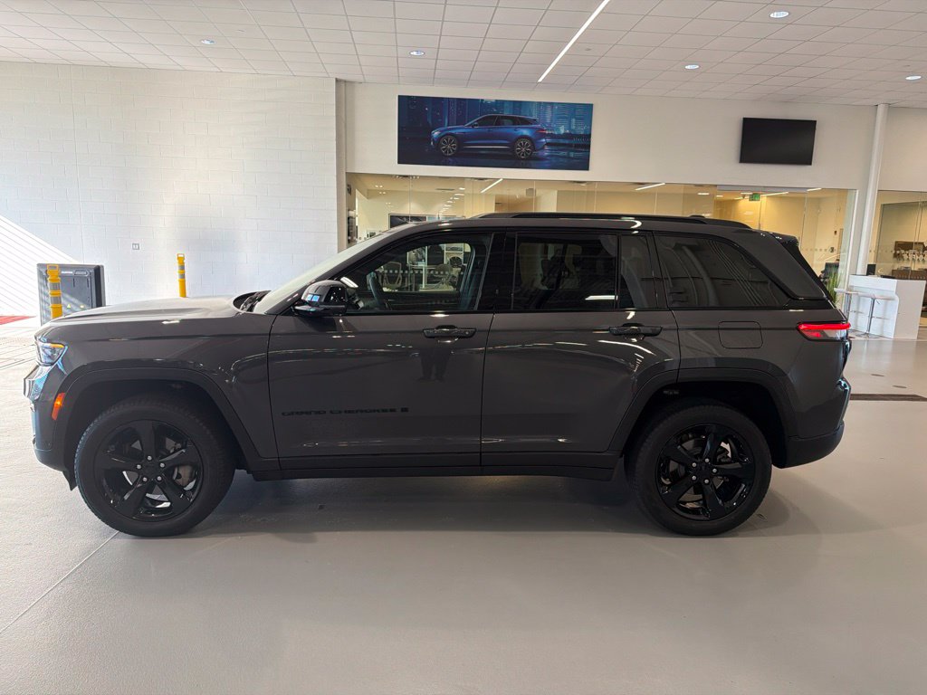Used 2025 Jeep Grand Cherokee Limited SUV