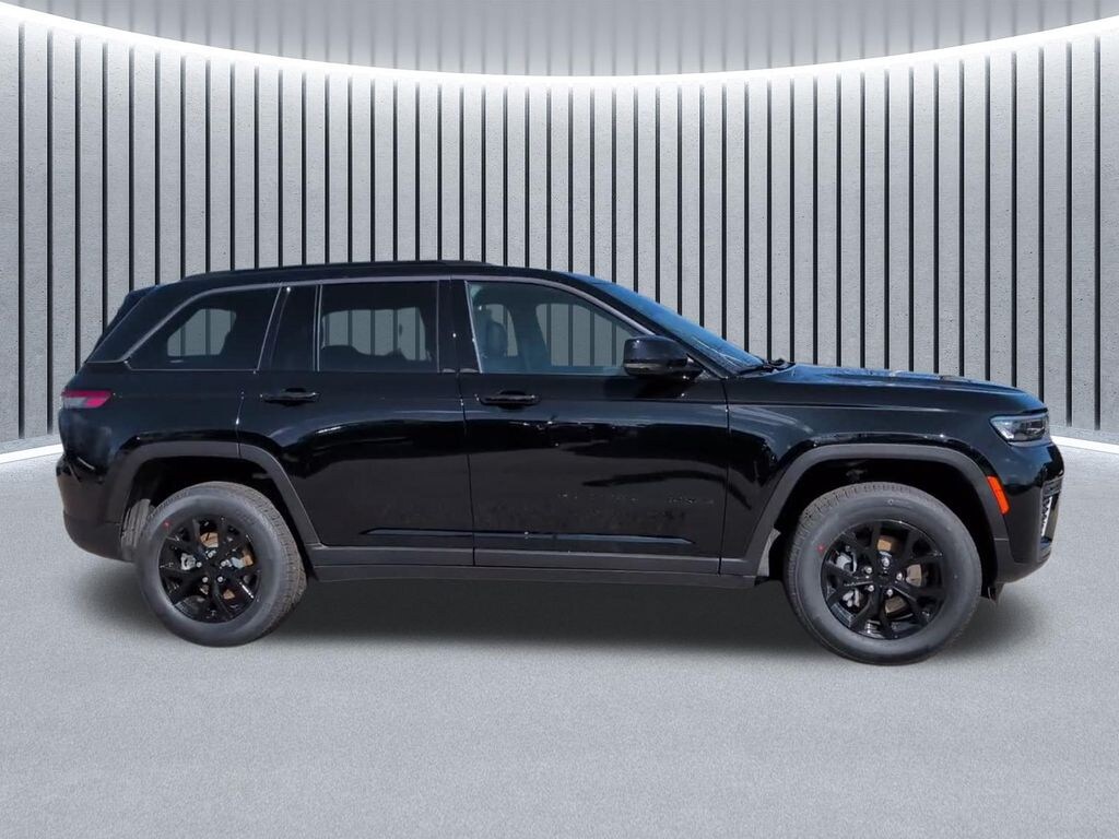 New 2026 Jeep Grand Cherokee Laredo SUV