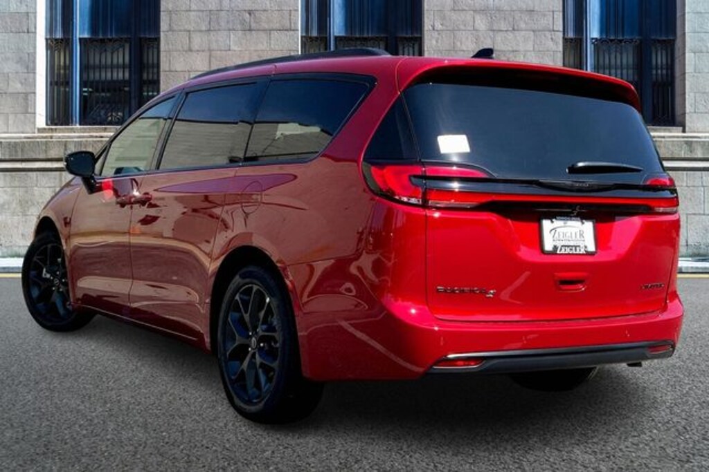 New 2026 Chrysler Pacifica Limited Van Passenger Van