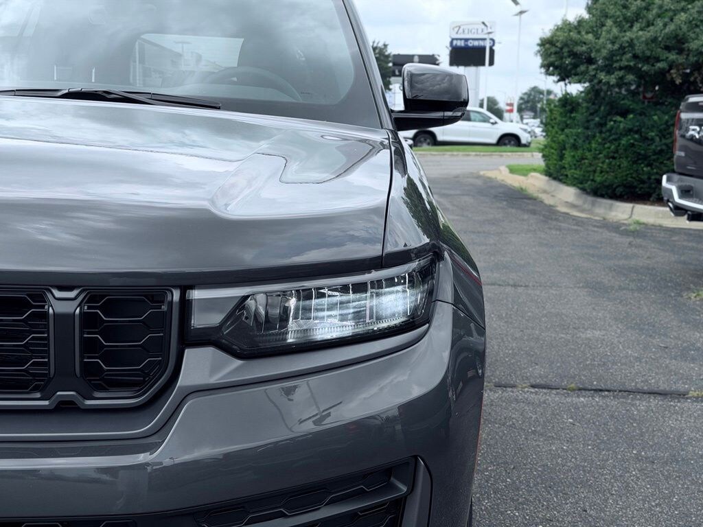 New 2026 Jeep Grand Cherokee Laredo SUV