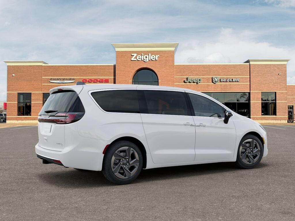 New 2027 Chrysler Pacifica Limited Van Passenger Van