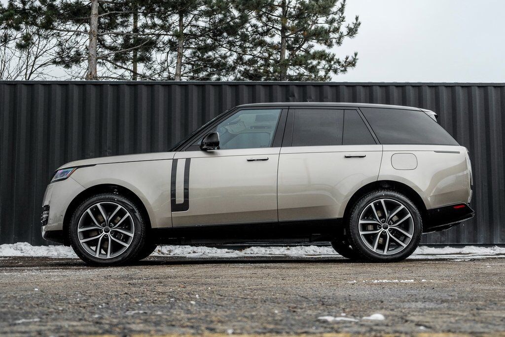 New 2026 Land Rover Range Rover P550e SE SUV