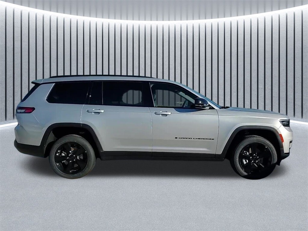 New 2025 Jeep Grand Cherokee L Laredo SUV