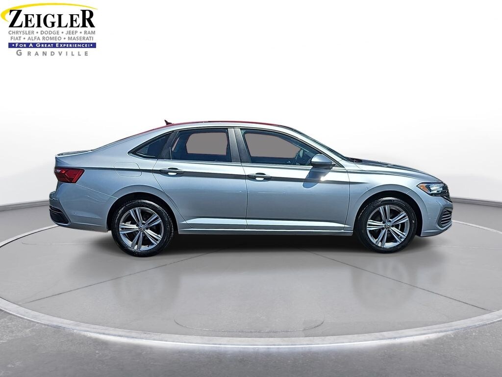 Used 2024 Volkswagen Jetta 1.5T SE Sedan