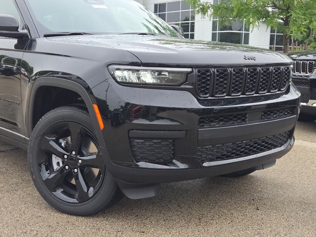 New 2025 Jeep Grand Cherokee L Laredo SUV