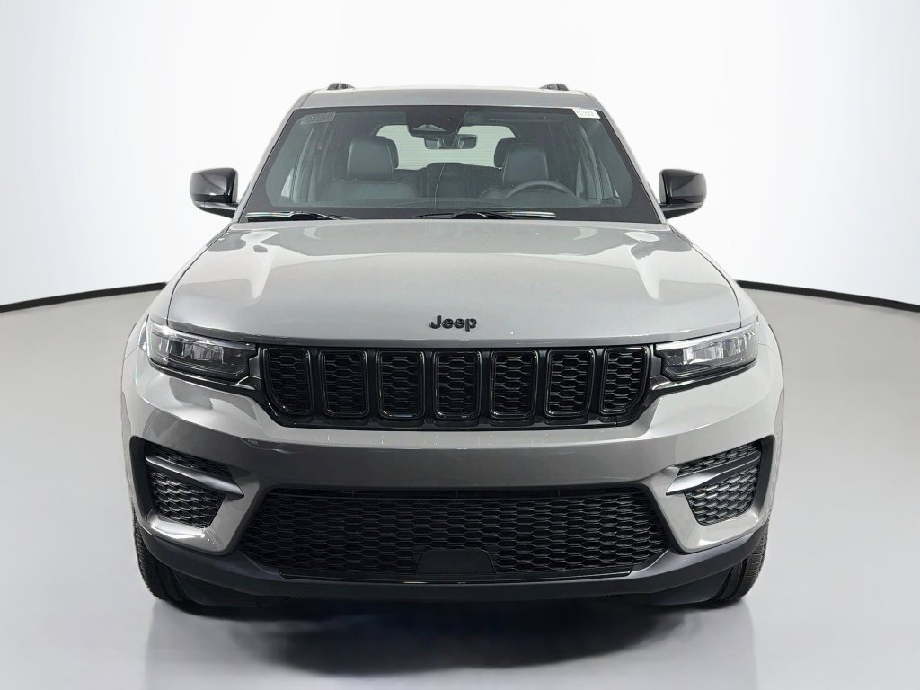 New 2027 Jeep Grand Cherokee Laredo SUV