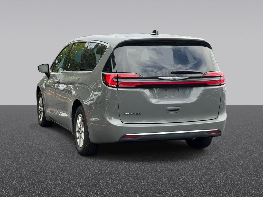 Used 2025 Chrysler Pacifica Select Minivan/Van