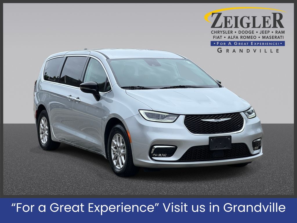 Used 2024 Chrysler Pacifica Touring L Minivan/Van
