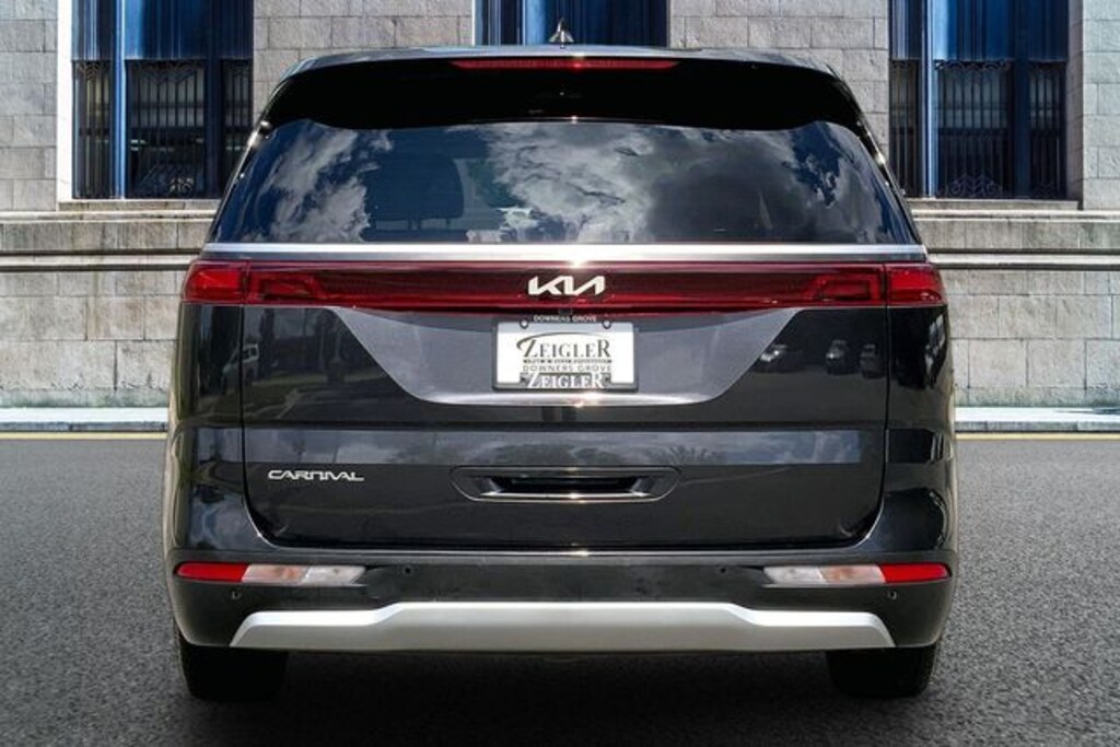 Used 2024 Kia Carnival LX Minivan/Van