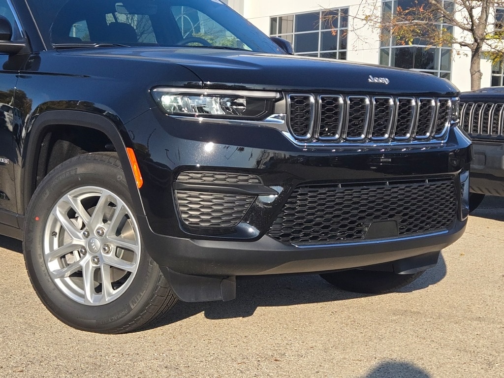 New 2025 Jeep Grand Cherokee Laredo SUV