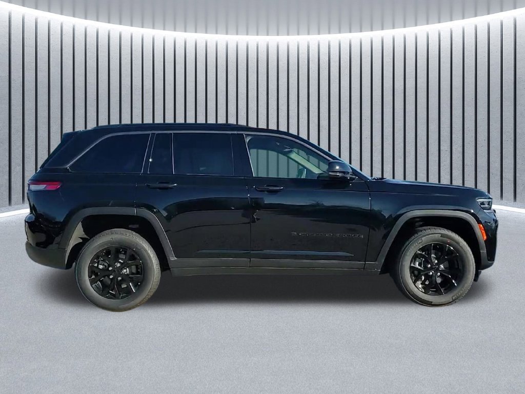 New 2026 Jeep Grand Cherokee Laredo SUV