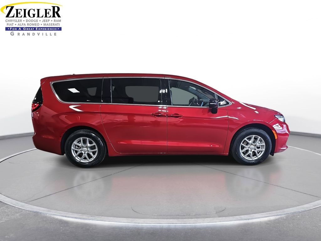 New 2026 Chrysler Pacifica Select Van Passenger Van