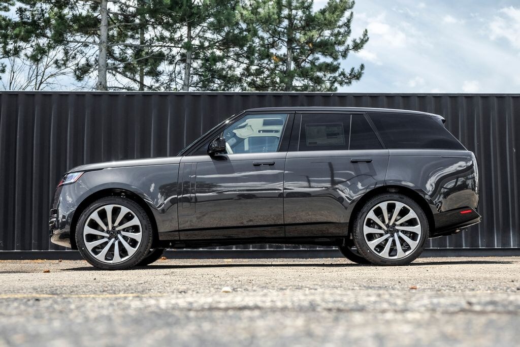 New 2026 Land Rover Range Rover P530 SE SUV