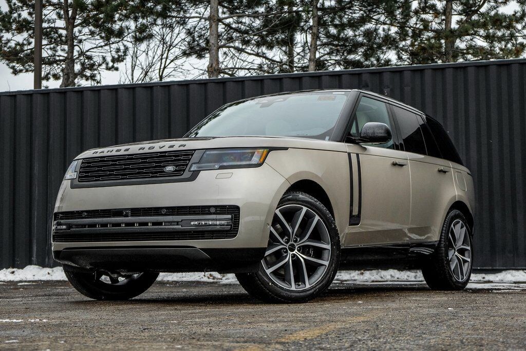 New 2026 Land Rover Range Rover P550e SE SUV