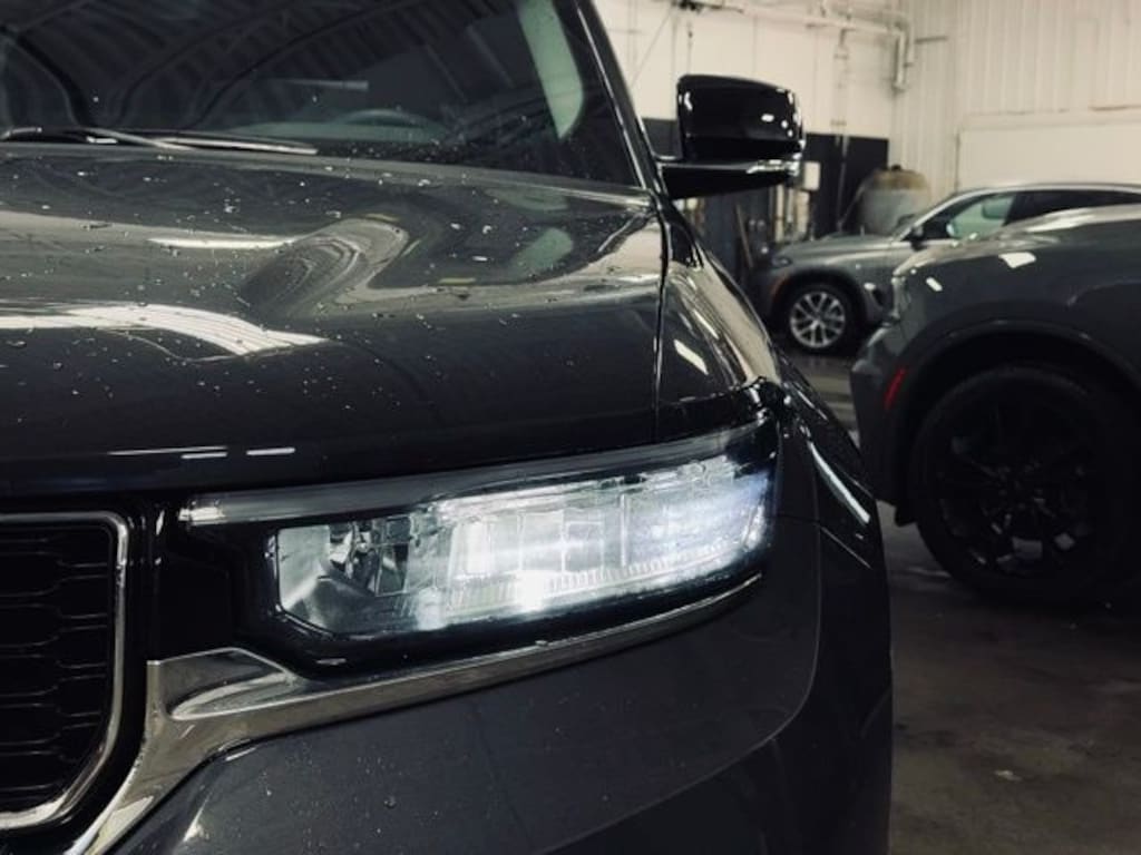 Used 2023 Jeep Grand Cherokee Limited SUV