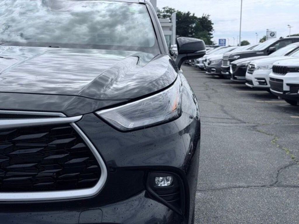Used 2024 Toyota Highlander Hybrid XLE SUV