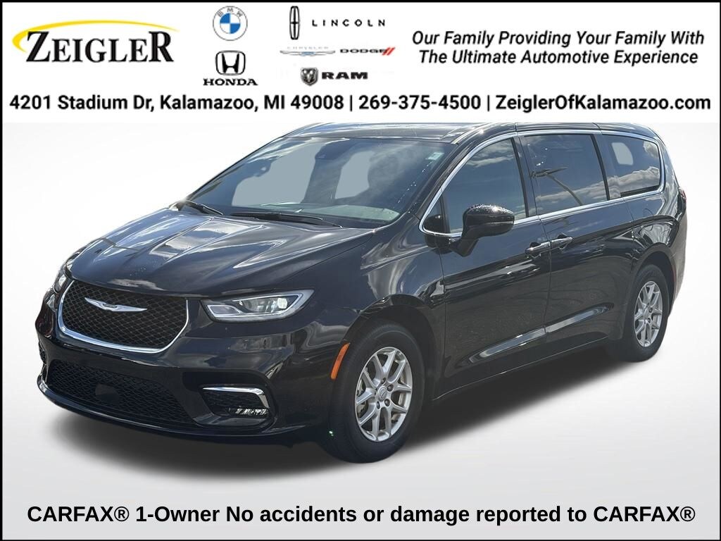Used 2025 Chrysler Pacifica Select Minivan/Van