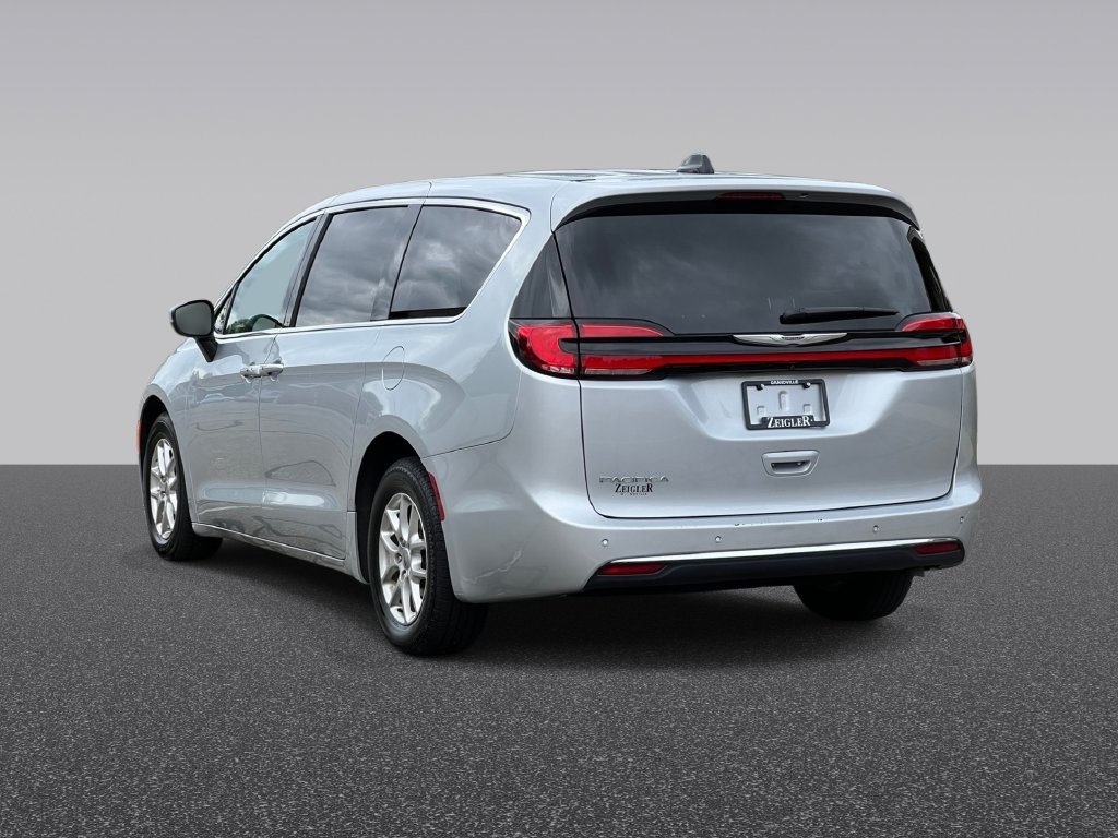 Certified 2023 Chrysler Pacifica Touring L Minivan/Van