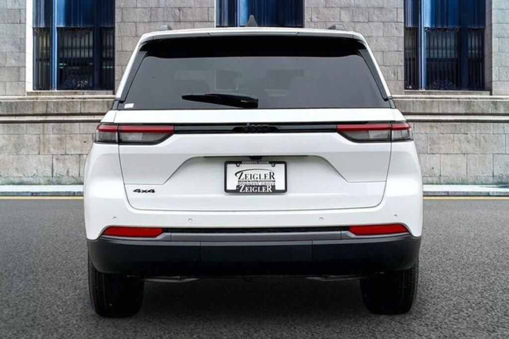 New 2026 Jeep Grand Cherokee Laredo SUV