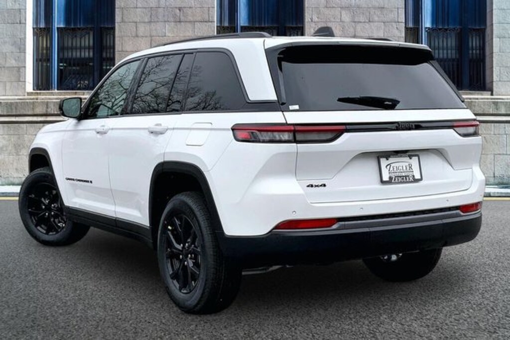 New 2026 Jeep Grand Cherokee Laredo SUV
